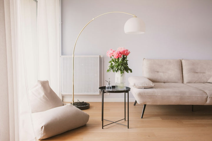 How to Choose a Glam Floor Lamp for a Small Living Room: A Stylish Buyer’s Guide
