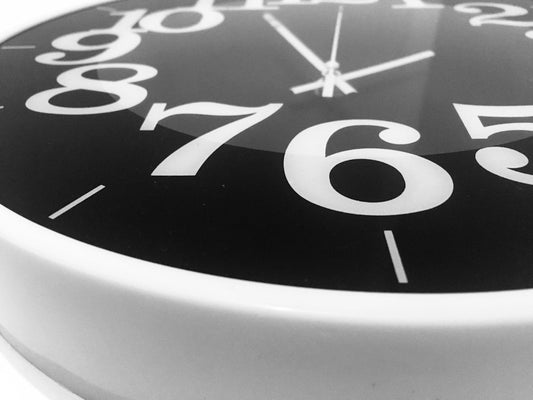 How to Choose a Personalised Wall Clock with Photo for a Family Kitchen