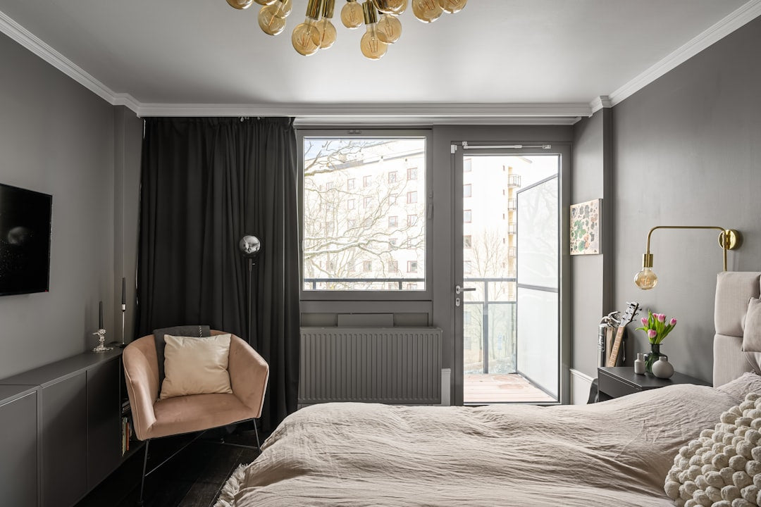 How to Choose Curtains for a Small Bedroom Without Making It Feel Crowded