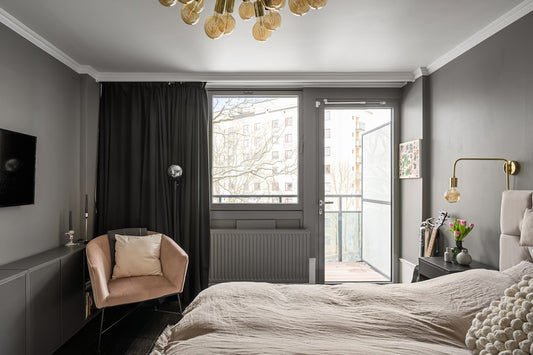 How to Choose Curtains for a Small Bedroom Without Making It Feel Crowded