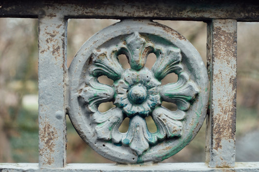 How to Choose Cast Iron Wall Plaques for a Welcoming Entryway