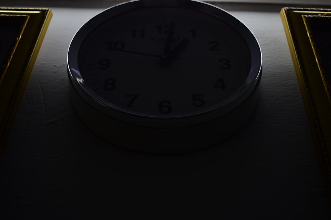 Digital Wall Clock With Seconds: What to Look for in a Stylish Home Office Clock