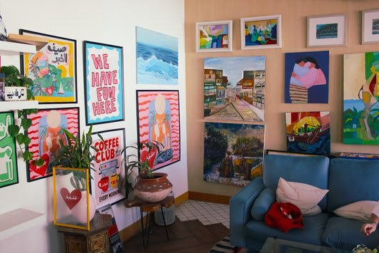 How to Decorate a Large Blank Living Room Wall Without Making It Feel Cluttered