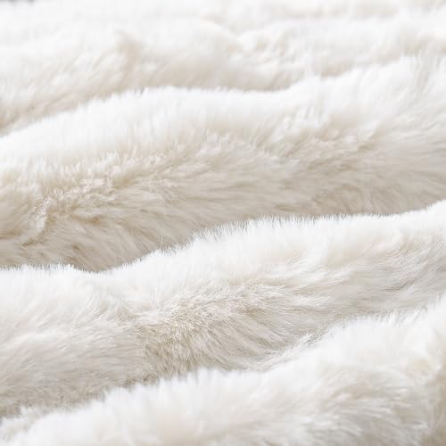 MADIZZ Pack of 2 Thick Plush Faux Wool Throw Pillow Covers Soft Boho Throw Pillows Luxurious Cushion Covers for Couch Sofa Bedroom Living Room Home Decor 18x18 Inch Cream