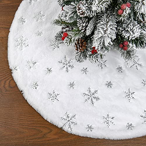 Faux Fur Christmas Tree Skirt,48 inches Large Luxury Tree Skirt with Sliver Snowflake Sequin, Christmas Decorations Holiday Thick Plush Tree Xmas Ornaments（White and Silver,48 Inch）