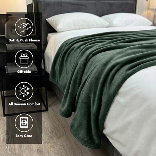 Americanflat 50x60 Fleece Throw Blanket - Soft and Breathable Throw Blanket for Couch, Bed, Chair - Fleece Blankets Perfect for Home, Bedroom - Green